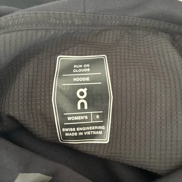 On Cloud Running Hoodie in Black - Picture 11 of 14